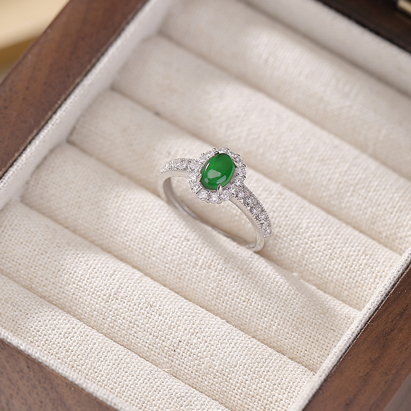Nhẫn bạc S925 đính ngọc jadeit tự nhiên hình bầu dục cắt kim cương siêu sáng rỗng nhẹ — một mảnh