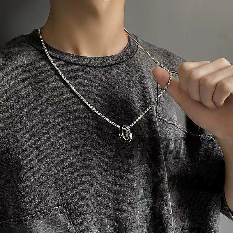 Collane in titanio da uomo di vendita calda, alla moda e personalizzate, doppi anelli ad incastro, olio gocciolante intarsiato_voghion.com