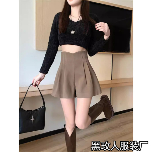 Wear wide-leg black autumn woolen a-line new style boots and pants, small man, high-waist loose casual shorts, women's base