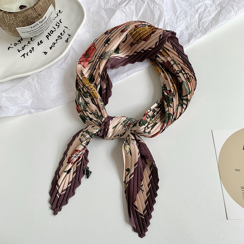 Bufanda de seda, bufanda cuadrada, sentido avanzado, camisa decorativa arrugada de moda coreana de primavera y verano, bufanda pequeña, bufanda en forma de diamante, diadema