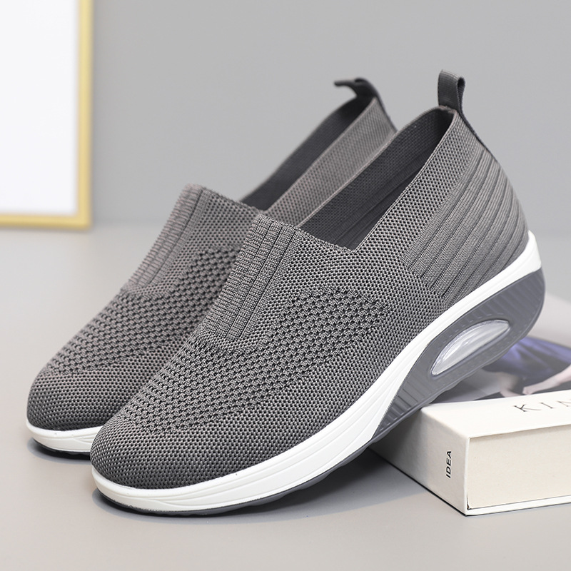 Cross-border mujeres nuevas tendencias de moda de otoño 2026 aumento de suela gruesa zapatos de tejido volador zapatos blancos pequeños zapatos de mujer zapatos deportivos casuales