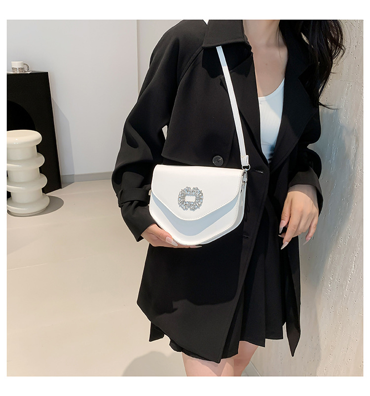 Borsa a tracolla singola con tracolla a triangolo alla moda alla moda 2024, nuova borsa da donna versatile con diamanti color caramella_voghion.com