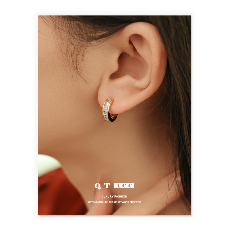 Personalidad de la moda europea y americana simple circón con incrustaciones hebilla del oído retro avanzada textura de metal pendientes de anillo de oído joyería de Yiwu