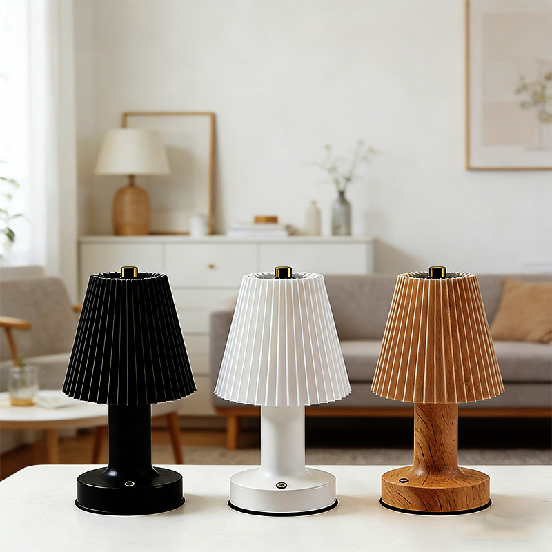 Lámpara de mesa metálica moderna simple de tela doblada recarga transfronteriza toque lámpara de noche dormitorio cabecera de la cama lámpara de atmósfera