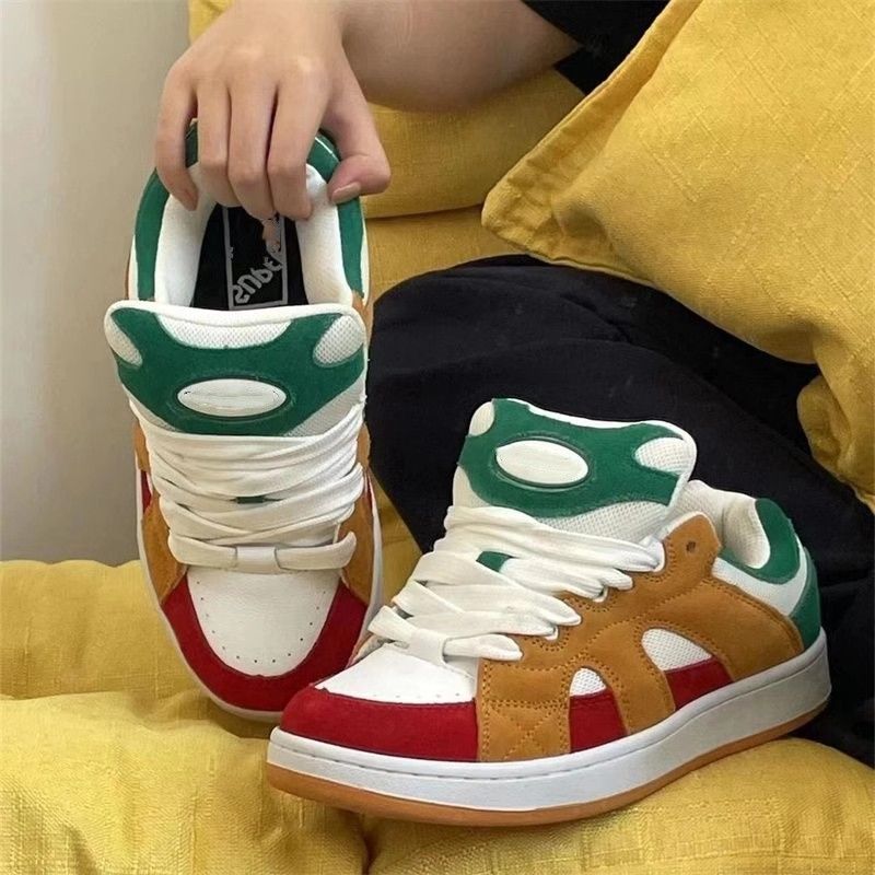 Zapatos de estilo de Hong Kong famosos, zapatos de pan de alta calidad, zapatos de skate retro de altura baja, zapatos de moda de mujer, zapatos casuales blancos.