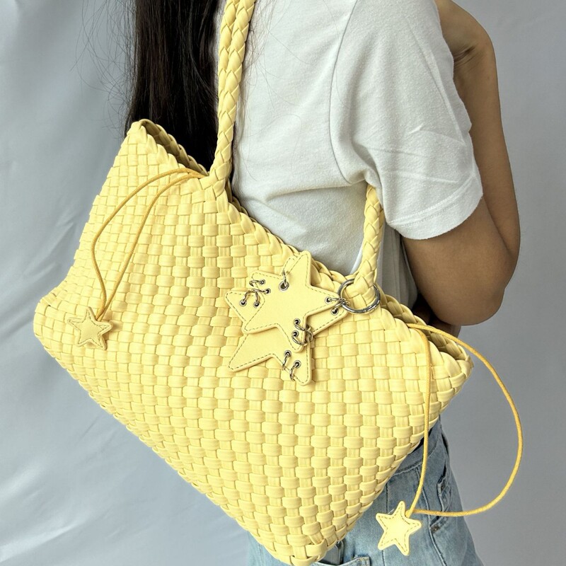 2025 New Bag Hand-Woven Champagne Tote Bag Large Capacity Gun Gun Same Style Portable Shoulder Crossbody Bag