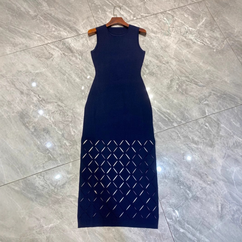 French 25 New Summer Style High-End Ice Silk Sleeveless Hem Cut Out Quilted Long Elegant Dress with Slits on Both Sides