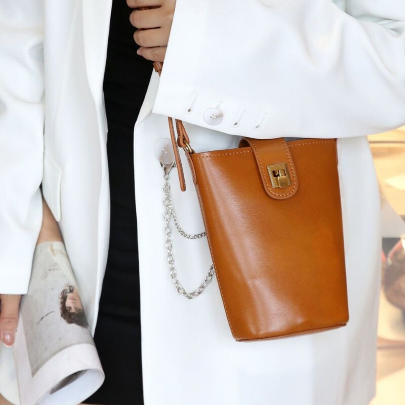 Luxury Vegetable-Tanned First-Layer Cowhide Versatile Women's Handbag, Clutch Bucket Bag, Simple Women's Phone and Coin Purse, Crossbody Bag