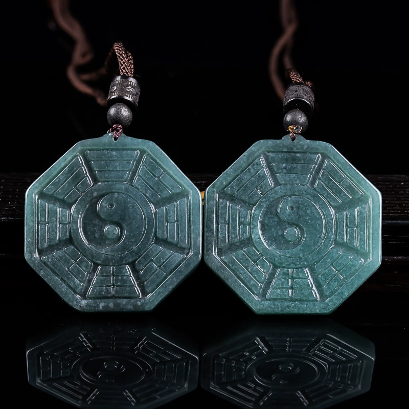 Восемь подвесок нефрита нефрита нефрита