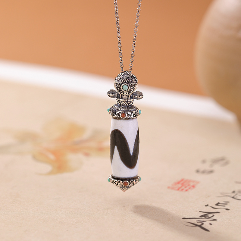 Mặt dây chuyền bạc S925 hình răng hổ Thiên Châu phong cách Tây Tạng vintage — mặt dây chuyền đơn