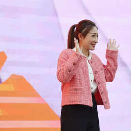 记忆高级24秋新款粉色小香风花呢外套女短款长袖圆领单排扣