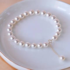 淡水真珠の逸品の粒は極光の正円を作ります。