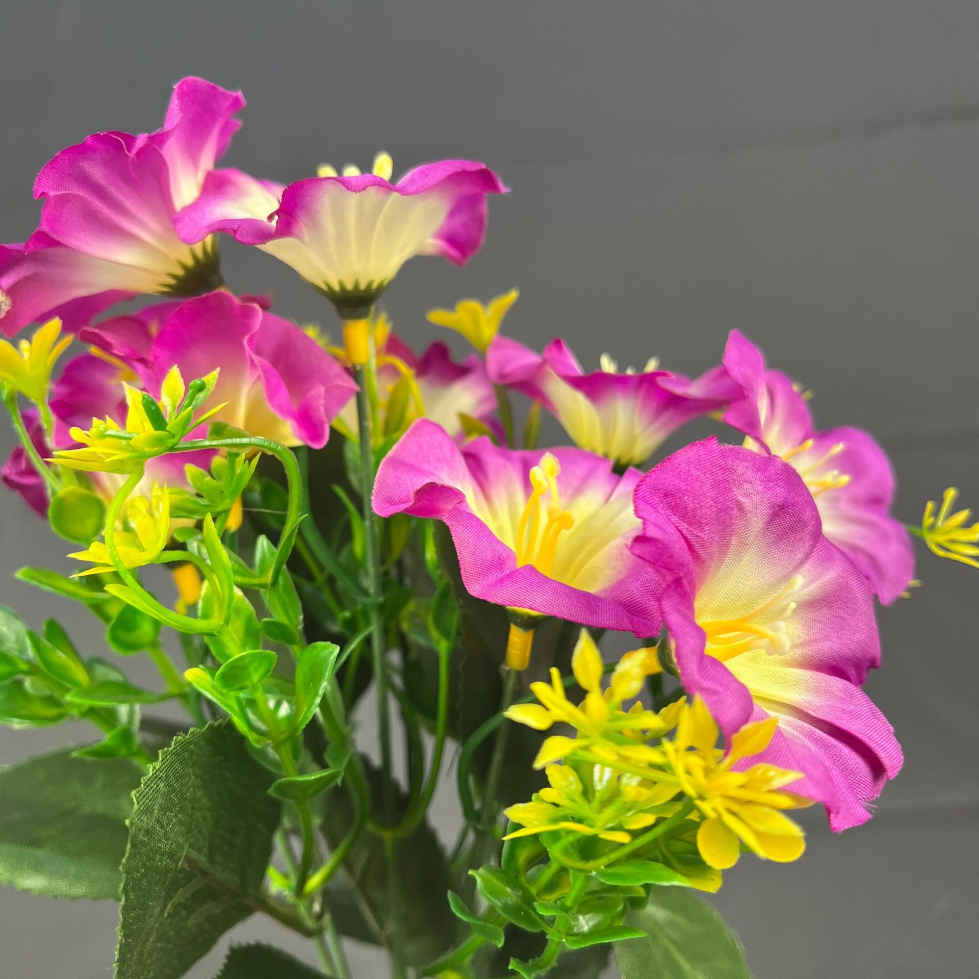 12 cabezas de taurora flor de trompeta flor artificial decoración del hogar decoración pastoral tiro al aire libre arte floral de boda al por mayor