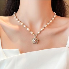 豪華で高級感のあるバロック真珠のネックレスの女性の気質の小さい大衆の韓系の百合のセーターのチェーンは女性に贈り物を送ります。