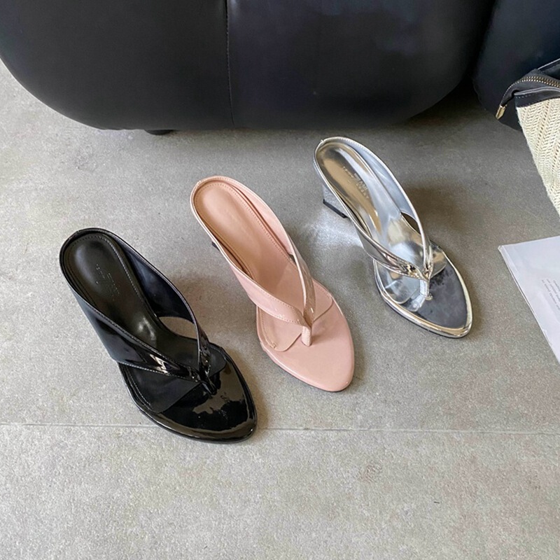 Designer-Inspired Niche Sandals for Women, 2026 Summer New Korean-Style Minimalist Thin-Strap Vacation Flip-Flops Designer-Inspired Niche Sandals for Women, 2026 Summer New Korean-Style Minimalist Thin-Strap Vacation Flip-Flops