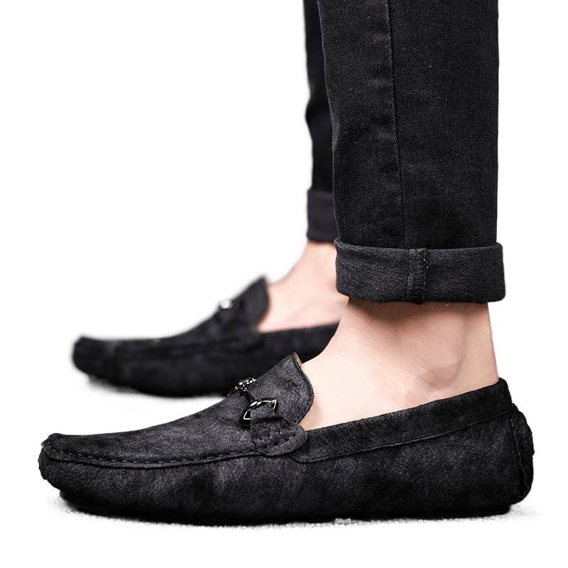 Transmisión en vivo de primavera y otoño, zapatos de cuero para hombres, nuevos zapatos casuales de veludo anti-paseoso, zapatos de hombre con un solo pie.