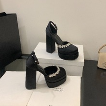 网红水钻婚纱鞋小个子婚礼高跟鞋感防水台时装凉鞋女粗跟