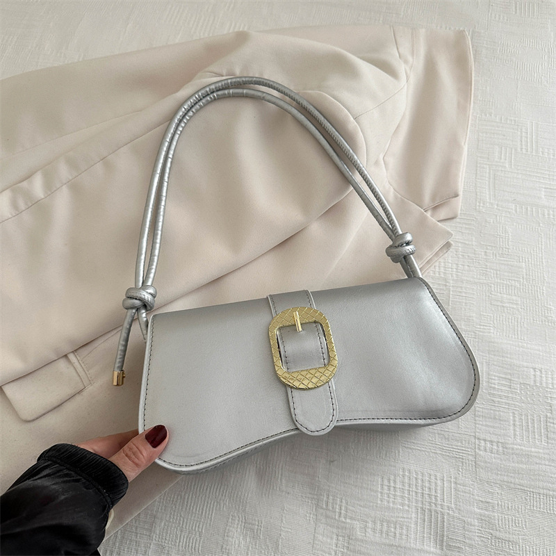 Coreana versátil 2024 invierno nicho de diseño de trabajo retro viaje de alto valor de cara bolsas de hombro bajo la braza de una pequeña bolsa cuadrada de moda