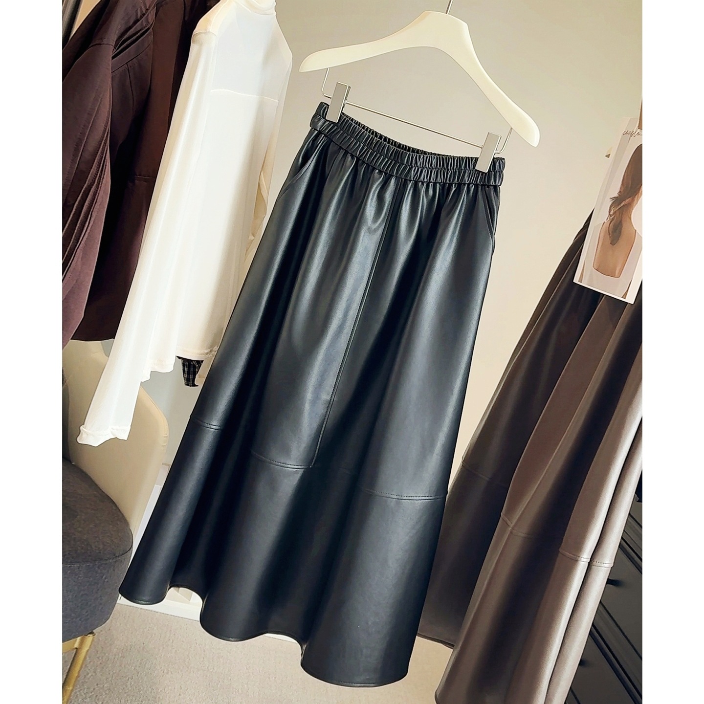 2025秋冬季新款黑色PU皮半身裙女复古高腰显瘦休闲中长款A字裙子