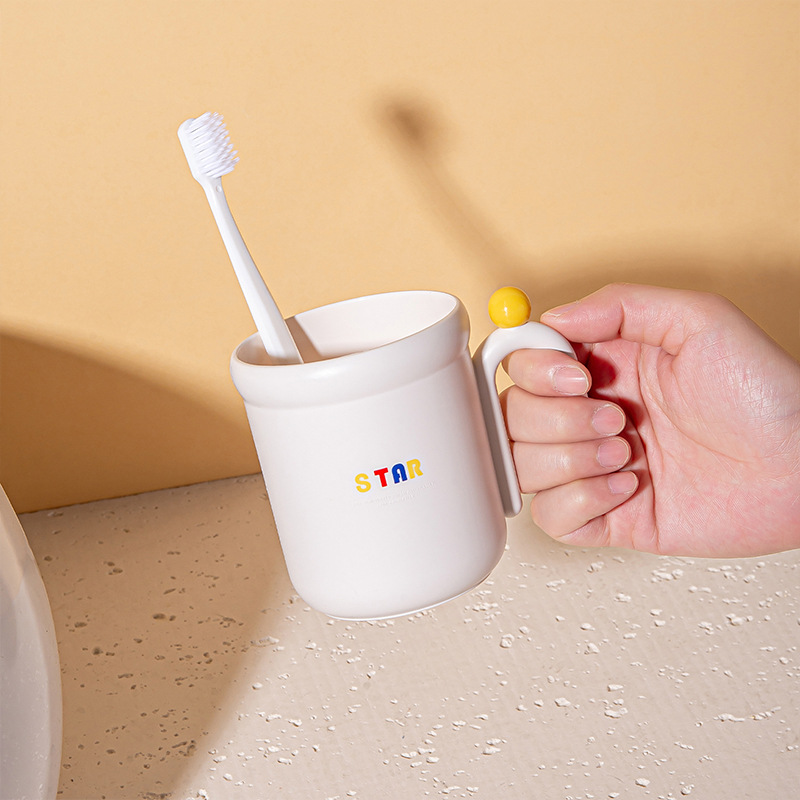 Cute Plastic Mouthwash Cup For Families And Couples_voghion.com