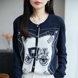 25年早秋新款复古风精纺羊毛圆领针织开衫长袖女马车印花宽松上衣