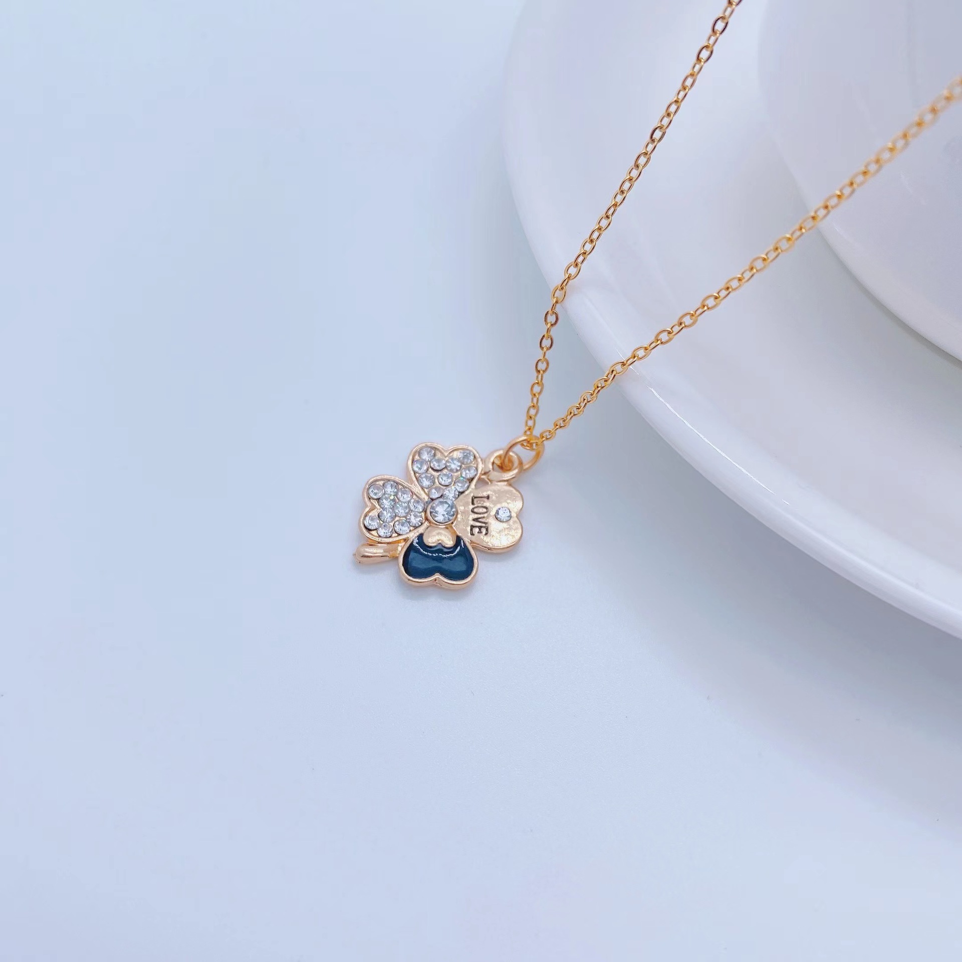 Fashion 18k Gold Plating Four-leaf Clover Pendant Titanium Steel Necklace display picture 5