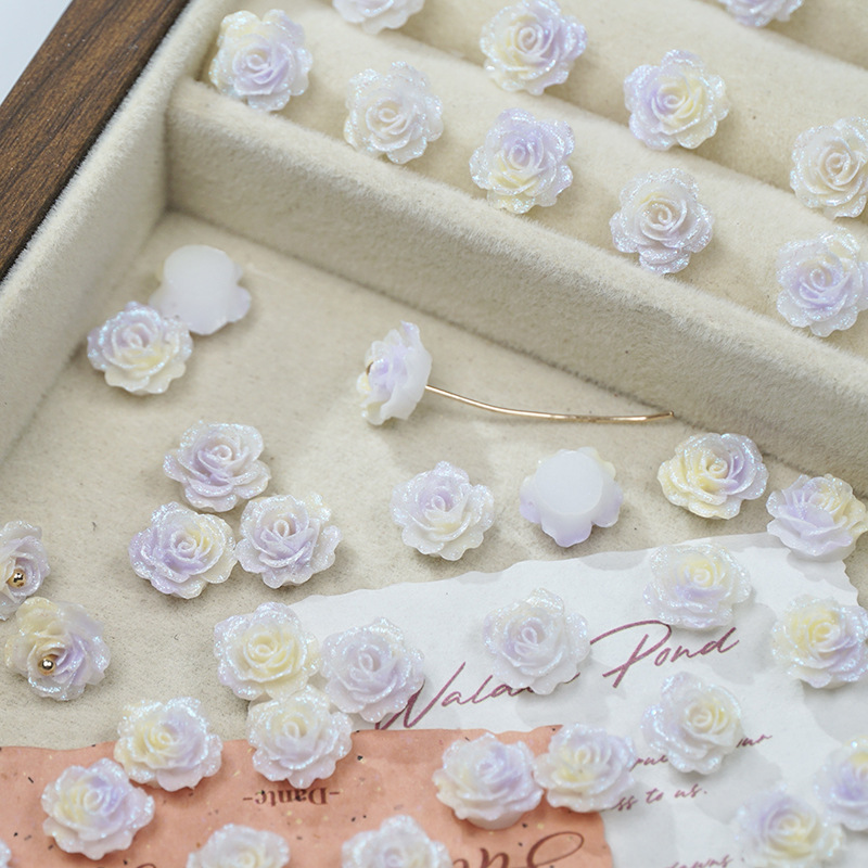 穴のない細いキラキラの柔らかいゴムの花の光はバラの花の片面の彫刻のdiyの手作りの数珠のネイルの携帯電話のケースの材料を変えます。