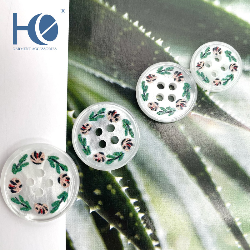 Resin buttons imitation shell four-eye Manhattan buttons high-grade red pearlescent shirt buttons factory outlets