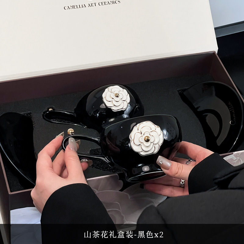 Luz de lujo camellia cerámica pareja taza de café de alto valor de la cara taza de agua de desayuno leche acompañante regalo de mano taza de té de la tarde platos