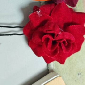 Horquilla roja grande.