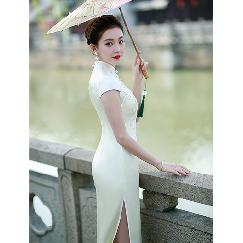 Ivory Runway Chinese Dresses for womeng girls cheongsam retro qipao lace embroidery qipao dress costumes long classical miss etiquette host singers banquet dresses