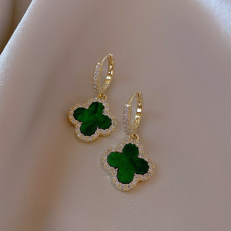 Изящные серьги, стиль Chanel, четырехлистник, микро инкрустация, стиль высокого качества