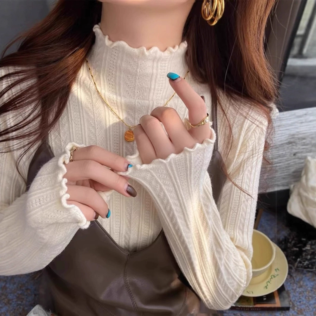 Белый свитер с полугольфом для женщин, базовая рубашка, осень-зима 2024, новинка ранней весны, вязаный топ с рюшами.