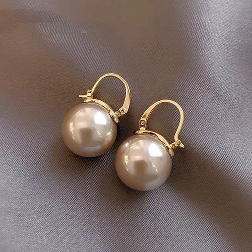Cross-border new Japanese and Korean fashion niche design high-end retro pearl U-shaped earrings wholesale for women