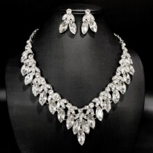 �W���͹��F���朶��h���bˮ����ʯ�i���Ů�ɼ��Ʒ���b�r�����