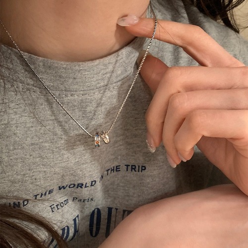 Simple letter colored diamond necklace women's sweatshirt clavicle chain 2024 new niche design high-end accessories wholesale