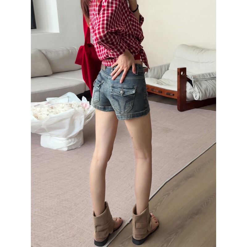 Petite Low-Waist Blue-Gray Denim Shorts for Spring and Summer, Stretchy Flap Pockets, Embroidered Hot Girl Style, Bodycon Hot Pants for Women Petite Low-Waist Blue-Gray Denim Shorts for Spring and Summer, Stretchy Flap Pockets, Embroidered Hot Girl Style, Bodycon Hot Pants for Women