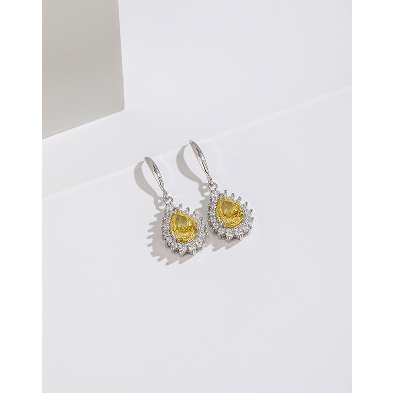 S925 plata esterlina Diamante de alto carbono diamante cuadrado aretes nicho femenino temperamento hielo flor Corte pendientes cuadrados exquisitos pendientes de alto grado