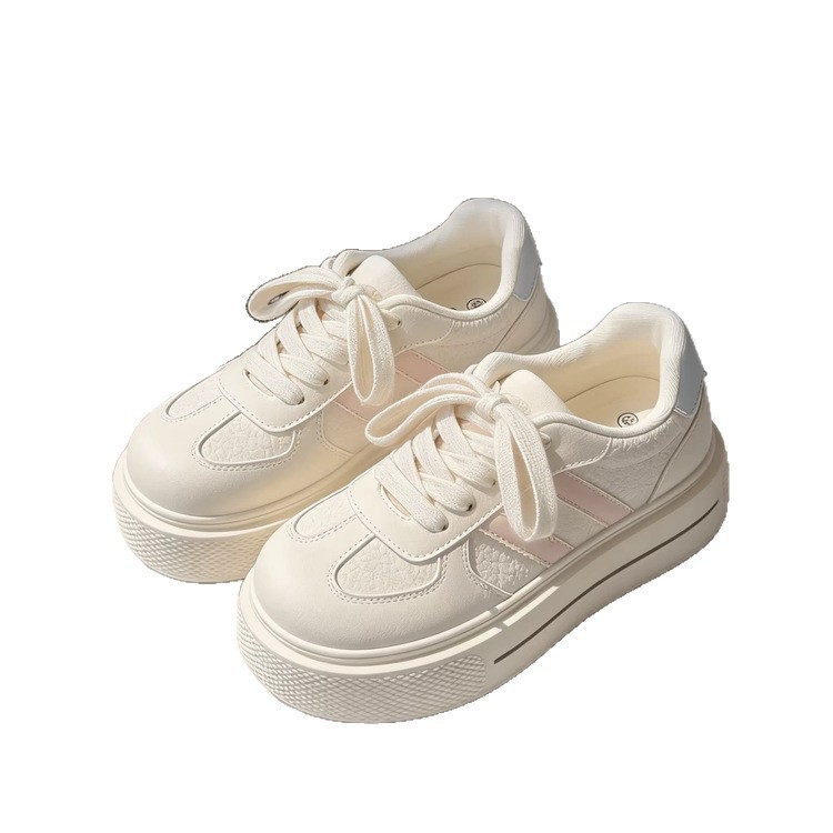 Zapatos blancos pequeños aumentan la altura de los zapatos de skate casuales de la mujer 2026 primavera y verano nuevos zapatos de skate de estudiantes pequeños
