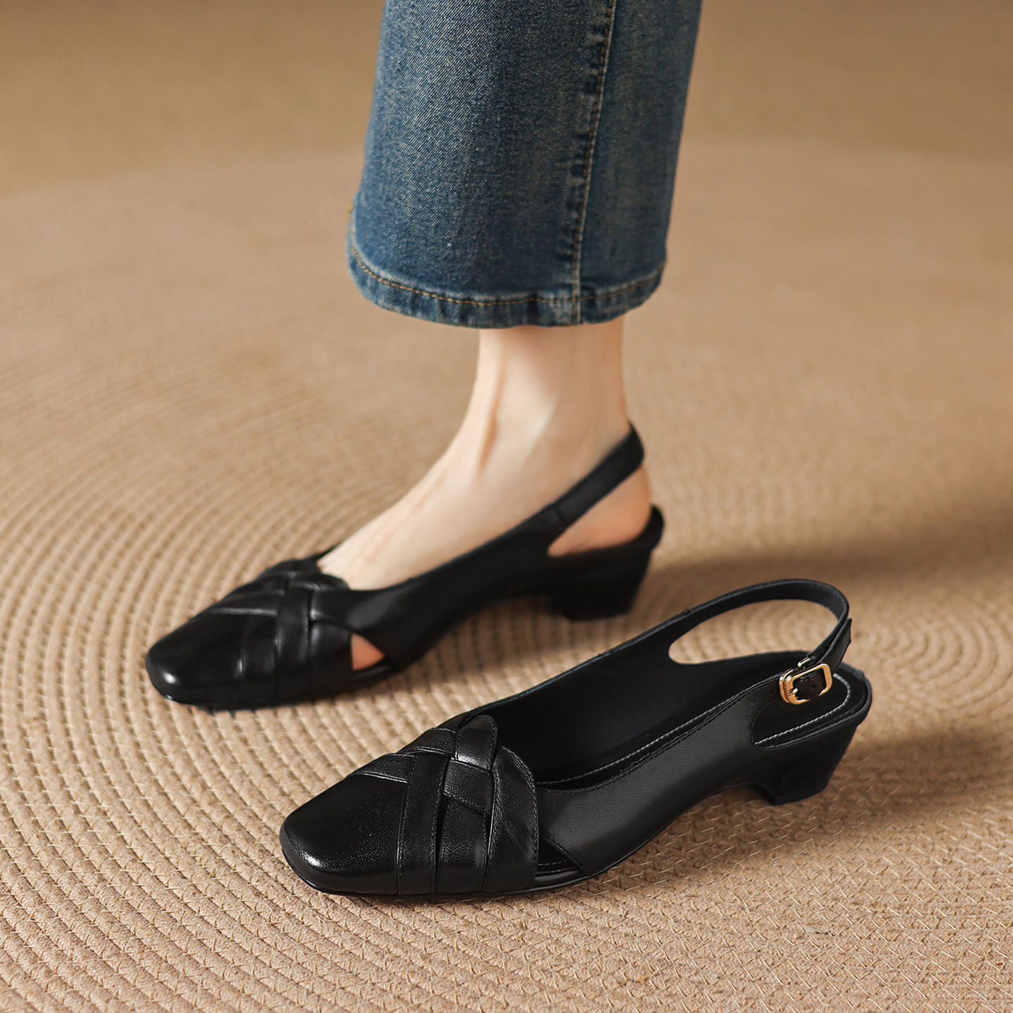 Sandal nữ da cừu mũi nhọn quai ngang gót vuông 6 cm — đen