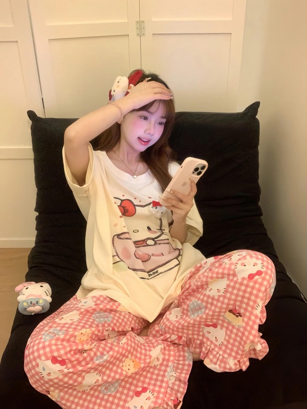 日本の夏の新しいハローキティプリント半袖Tシャツハローキティ純綿半袖Tシャツ女性クラスの制服|undefined