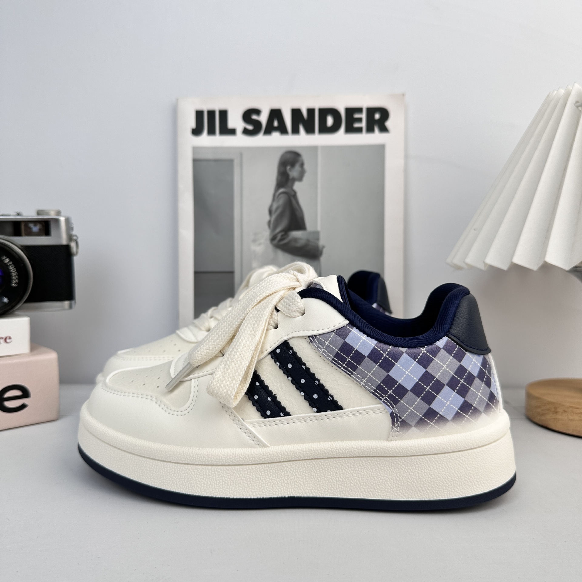 Zapatos casuales Yuanbo estudiantes 2025 nuevo diseño de nicho de estilo explosivo con suela gruesa de zapatos de skate