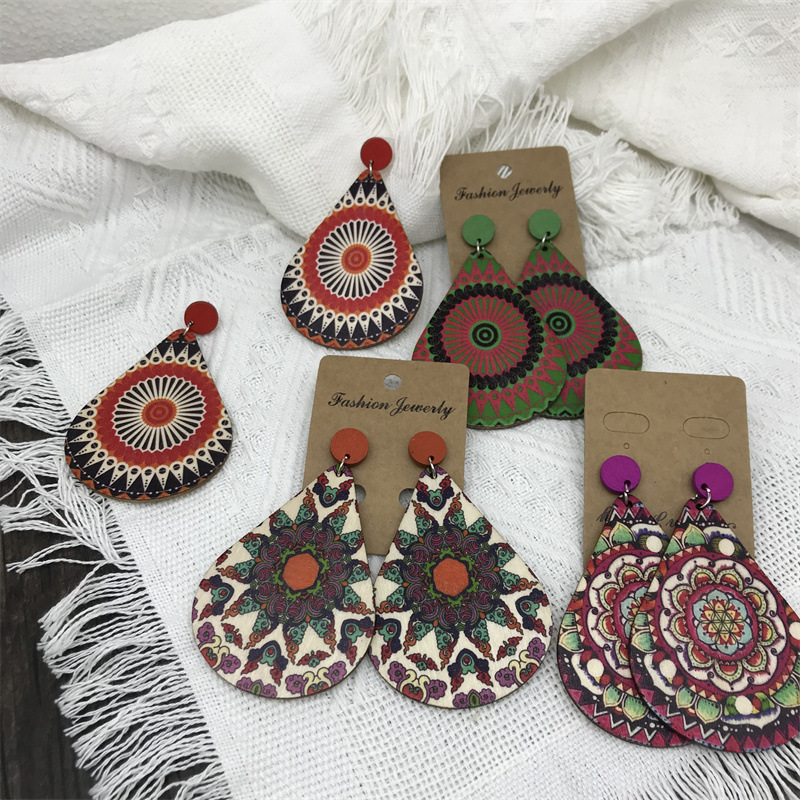 1 Pair Bohemian Round Color Block Water Droplets Wood Patchwork Women's Chandelier Earrings display picture 1