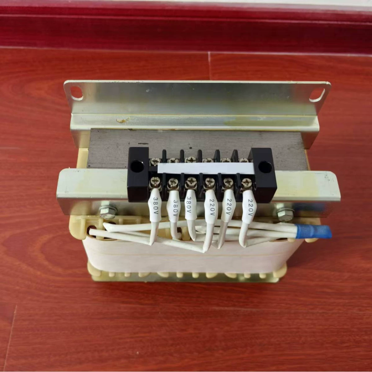 Transformer, 1000v, 220v, 110v
