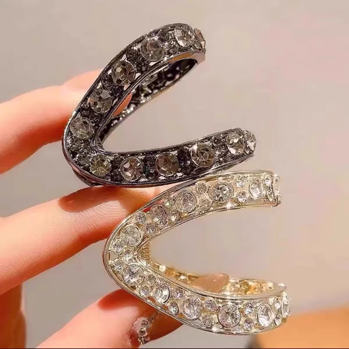 Celebrity Style High Ponytail Clip, High-End Rhinestone Half-Tied Hair V-Shaped Clip, Feminine Hair Clip for the Back of the Head