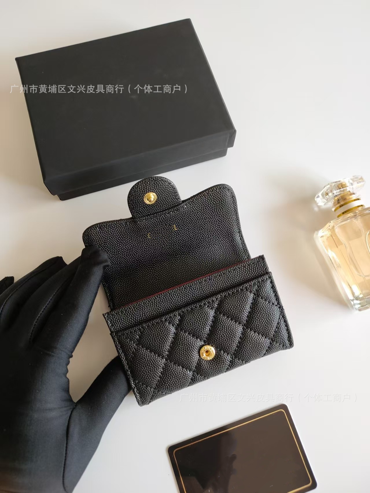 Cartera de cuero corta de diamante de alta calidad, nicho casual, gran capacidad, exquisita, pequeña bolsa de cambio de hebilla fragante.