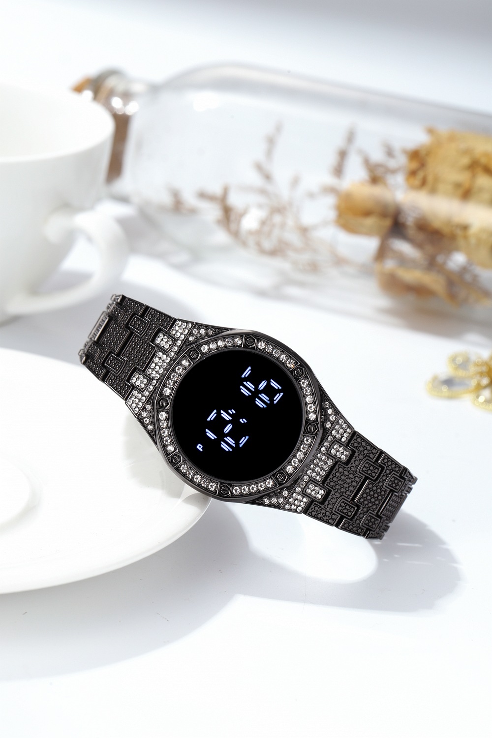 2024 Neue Luxus-Diamantarmband-Legierungsstahlband LED-Anzeige Touchscreen Damenuhr_voghion.com