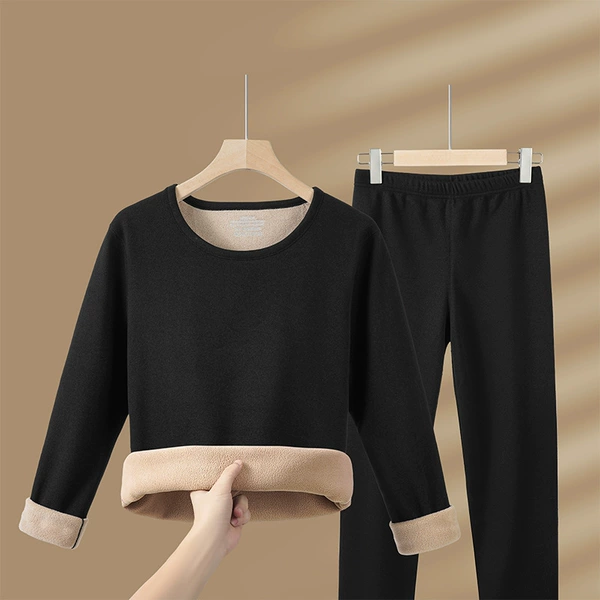 Black set with a round collar