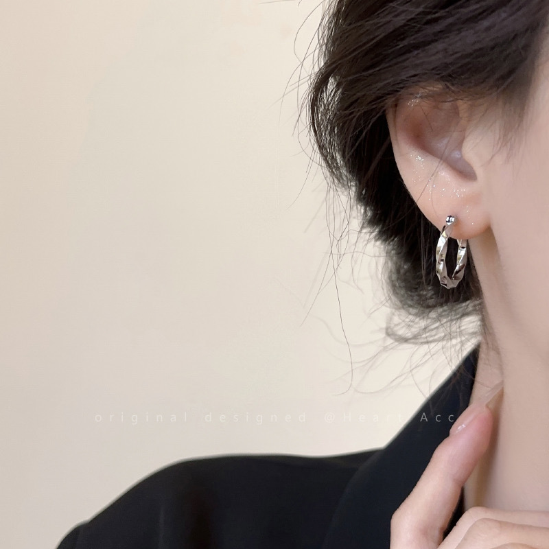 Advanced Feminine Temperament, 2024 New Round With Small And Cool Style, Plain Earrings_voghion.com