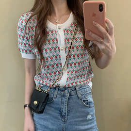 韩版夏季Jennie风圆领提花针织短袖复古珍珠扣花朵开衫女一件代发